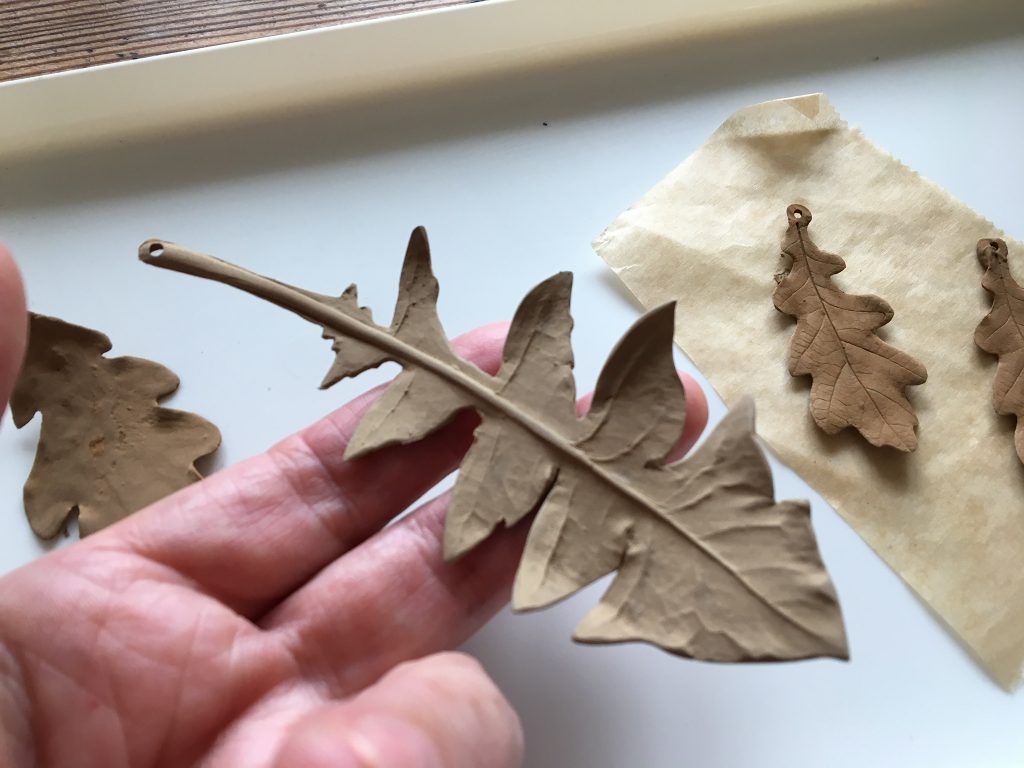 Maskrosblad av bronslera