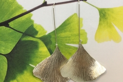 Andra paret ginkgoörhängen