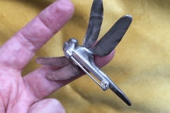 Broschsländans ”mage”
